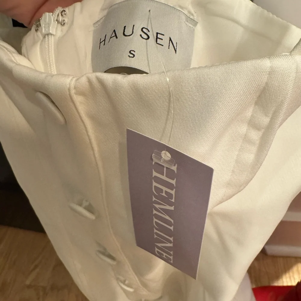 NWT Chic White Button-Front Mini Dress - Picture 3 of 5
